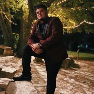 Meet your Posher, Carlos